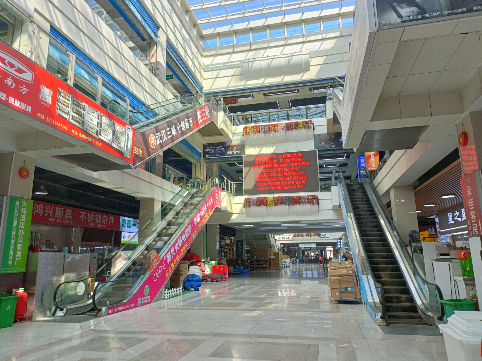 經緯智行政務實習隊赴商品交易中心開展專題調研活動